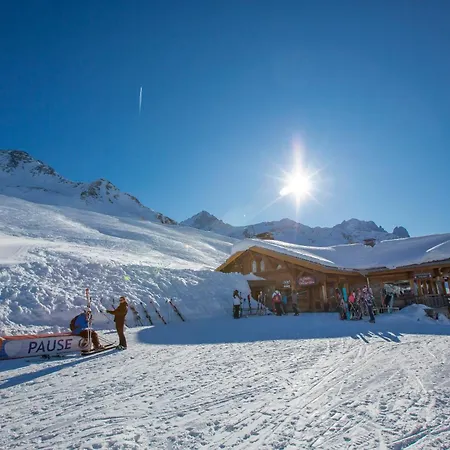 Becd4 Chalet-style With Parking For 8 - Happy